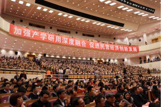 中成康富榮獲十二屆中國(guó)產(chǎn)學(xué)研合作創(chuàng)新大會(huì)三大獎(jiǎng)項(xiàng) 中成康富榮獲十二屆中國(guó)產(chǎn)學(xué)研合作創(chuàng)新大會(huì)三大獎(jiǎng)項(xiàng)